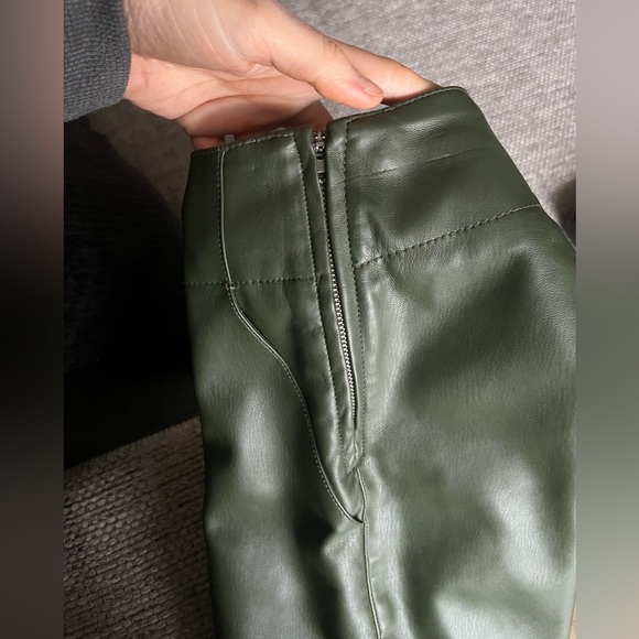 Anthropologie - Maeve Faux Leather olive green Pants - Picture 5 of 5